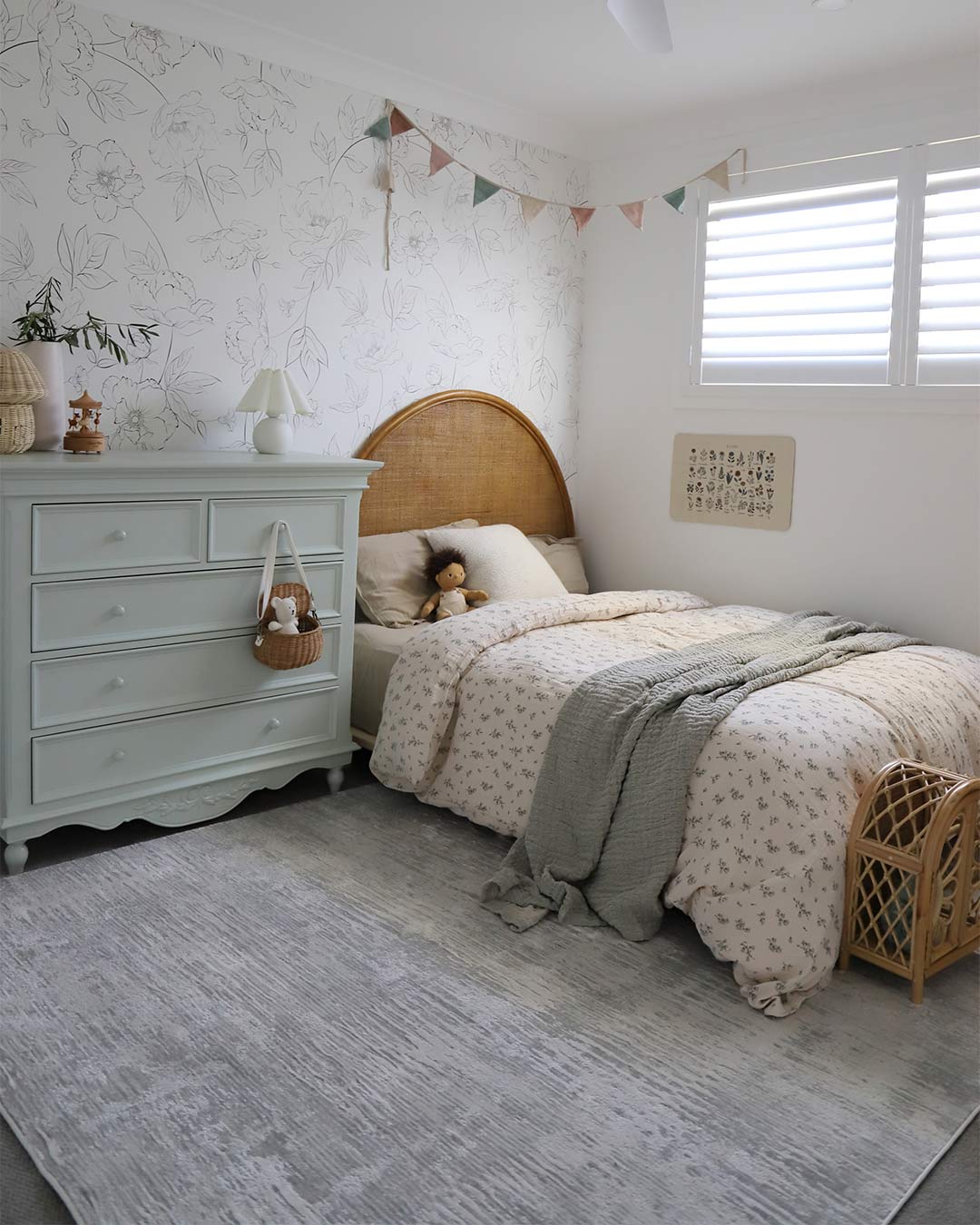 Valerie Ivory and Grey Distressed Tribal Rug - Image 10