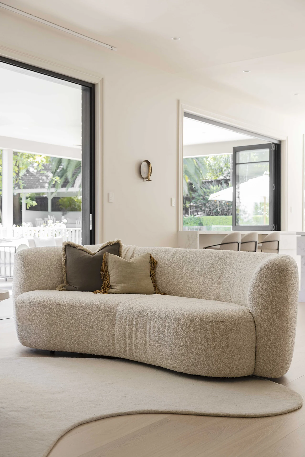 Vanni Solid Cream Curved Wool Rug - Image 7