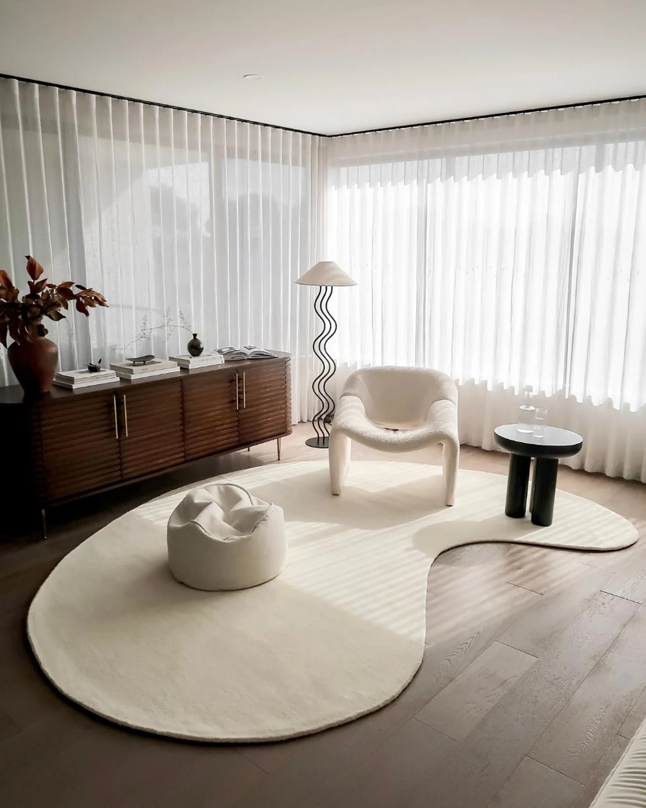Vanni Solid Cream Curved Wool Rug - Image 8