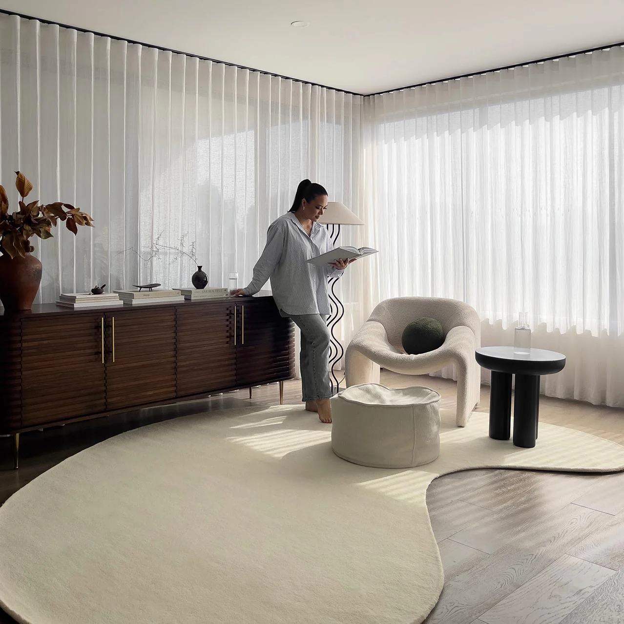 Vanni Solid Cream Curved Wool Rug - Image 9