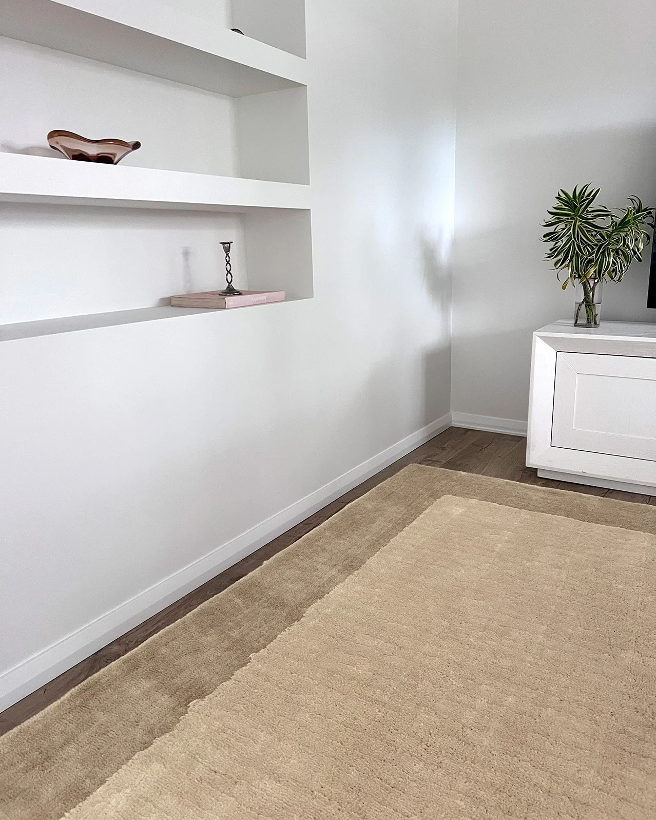 Verity Beige Bordered Shag Rug - Image 3