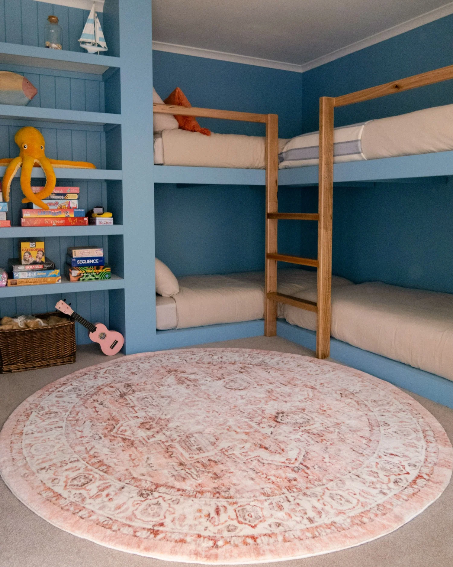 Veronique Peach and Brown Distressed Washable Round Rug - Image 3