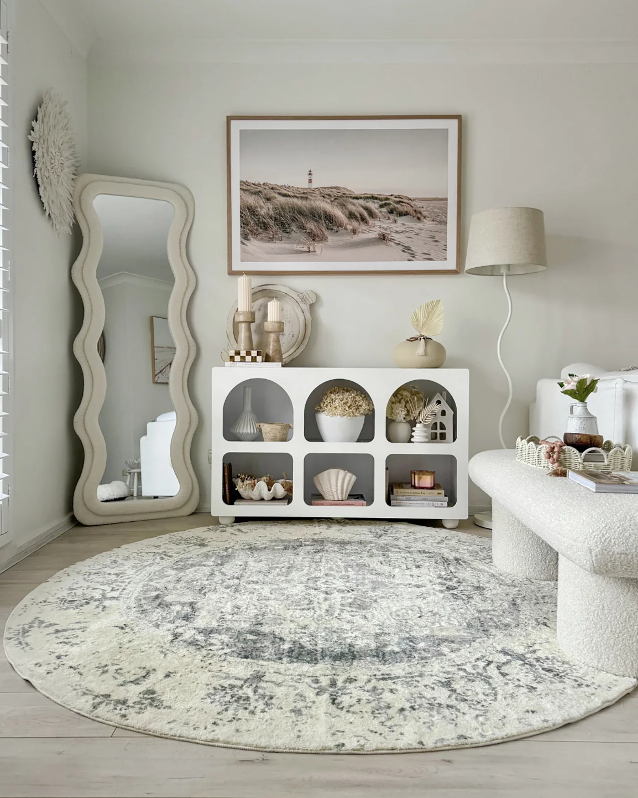 Yelina Cream and Grey Distressed Washable Round Rug - Image 2