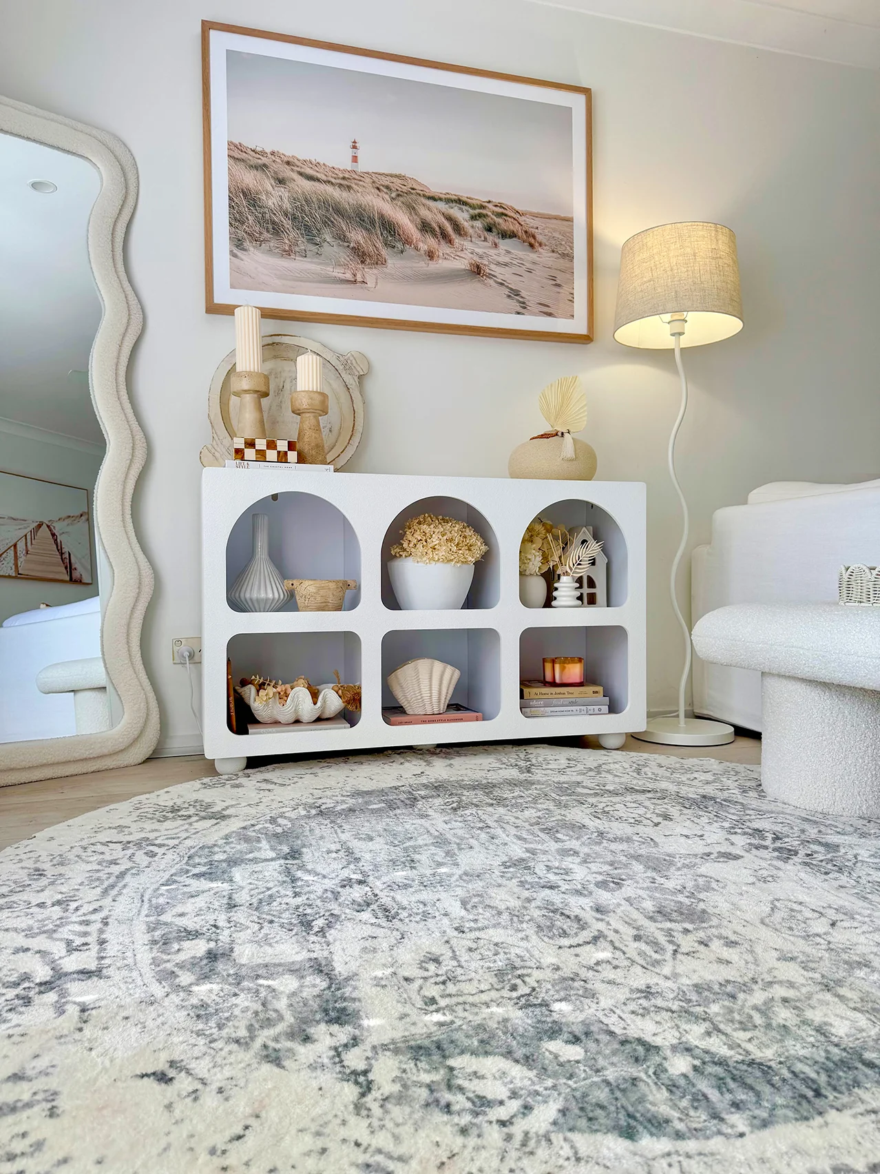 Yelina Cream and Grey Distressed Washable Round Rug - Image 3
