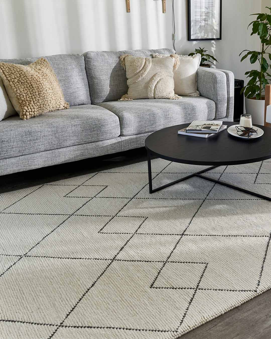 Zane Ivory Tribal Pattern Wool Rug - Image 2